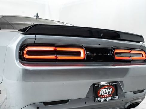 Used 2016 Dodge Challenger SRT Hellcat RWD image 11