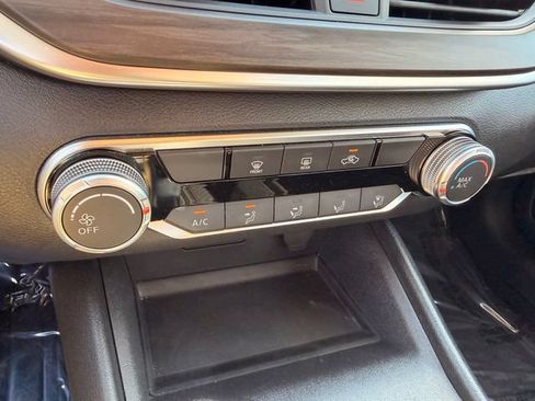 Used 2025 Nissan Altima 2.5 SV FWD image 19