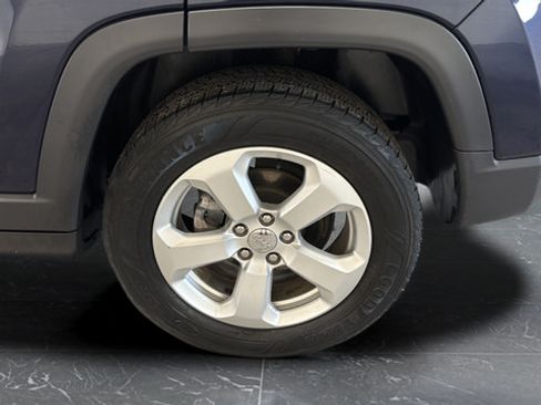 Used 2018 Jeep Compass Latitude w/ Popular Equipment Group FWD image 27