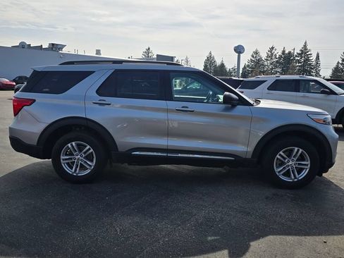 Certified 2023 Ford Explorer XLT w/ Equipment Group 202A AWD/4WD image 6