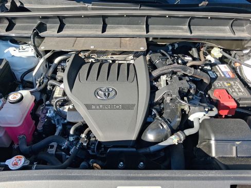 Used 2023 Toyota Highlander LE FWD image 18