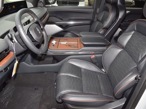 New 2026 Lincoln Navigator L Black Label AWD/4WD image 13
