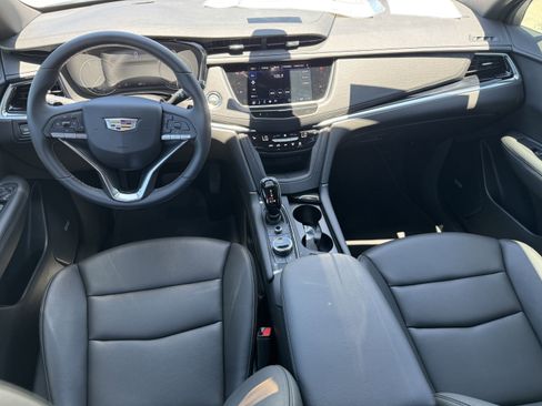 New 2025 Cadillac XT6 Luxury image 13