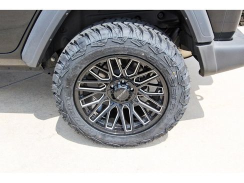 Used 2025 Jeep Wrangler Unlimited Sport AWD/4WD image 7