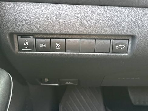 Used 2024 Toyota Venza LE AWD/4WD image 29