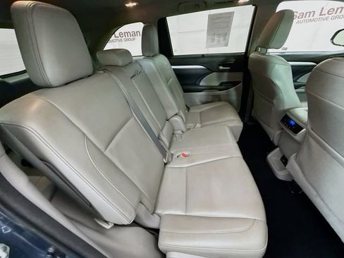 Used 2016 Toyota Highlander XLE AWD/4WD image 29