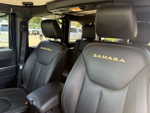 Used 2015 Jeep Wrangler Unlimited Sahara w/ Max Tow Package AWD/4WD image 10