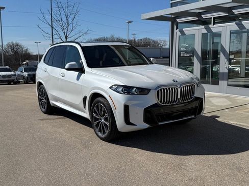 Used 2026 BMW X5 xDrive40i w/ M Sport Package AWD/4WD image 1