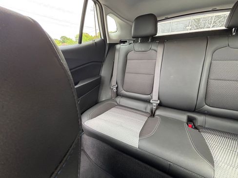 Used 2025 Chevrolet Trax LT image 40