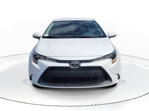 Used 2021 Toyota Corolla LE FWD image 2