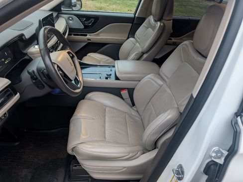 Used 2020 Lincoln Aviator Reserve w/ Equipment Group 202A image 8