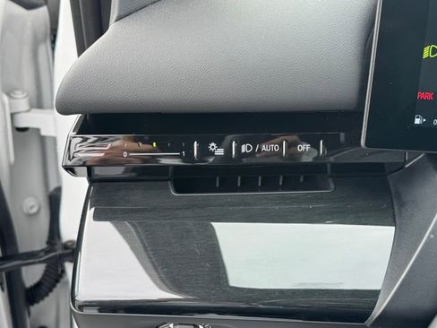 Certified 2025 BMW 530i xDrive 530i xDrive w/ Premium Package image 14