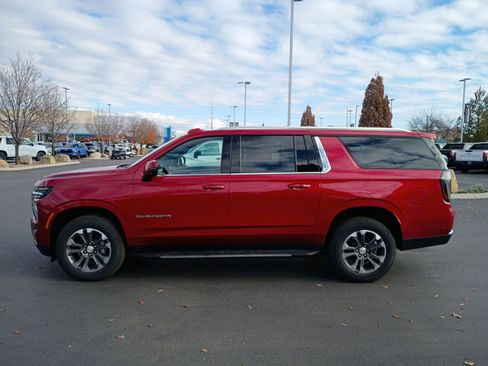 New 2026 Chevrolet Suburban LT image 14