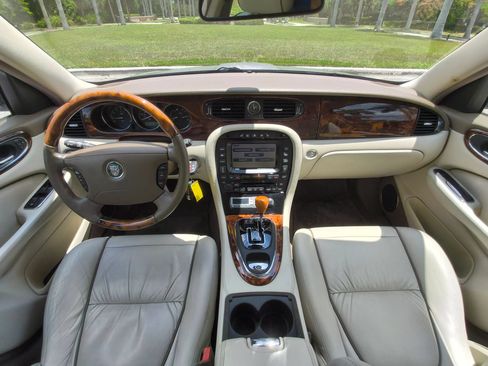 Used 2006 Jaguar XJ Vanden Plas RWD image 10