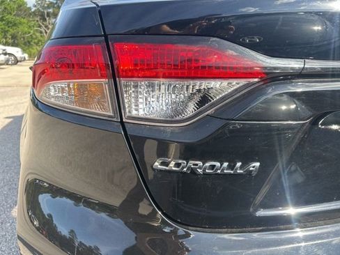 Used 2025 Toyota Corolla LE FWD image 12