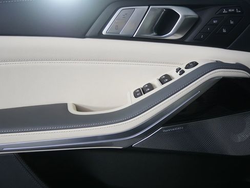 New 2026 BMW X7 M60i AWD/4WD image 8