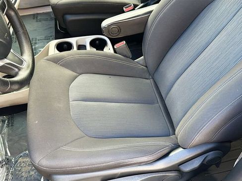 Used 2020 Chrysler Voyager L FWD image 18
