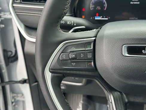 Used 2025 Jeep Grand Cherokee Altitude image 13