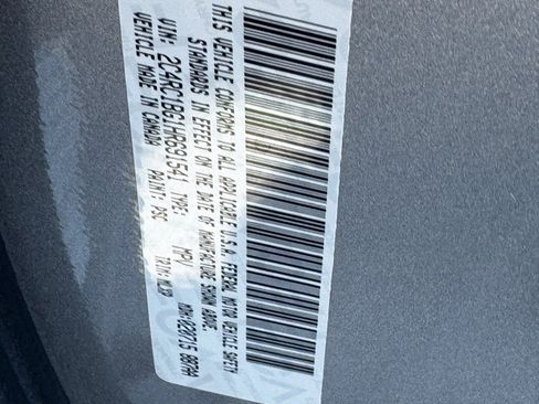 Used 2017 Chrysler Pacifica Touring-L image 28