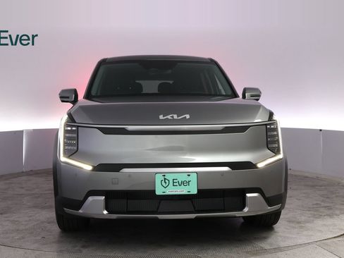 Used 2024 Kia EV9 Light Long Range RWD image 12