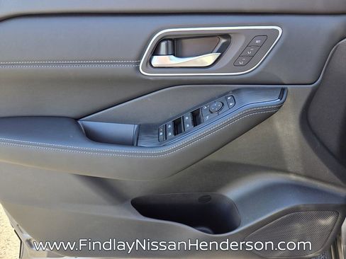 New 2026 Nissan Rogue Platinum AWD/4WD image 11