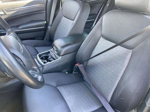 Used 2022 Chrysler 300 Touring w/ Sport Appearance Package image 14