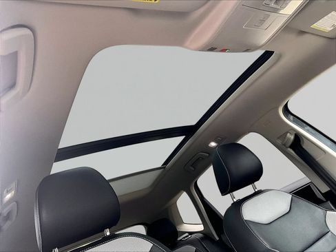 Used 2022 Volkswagen Taos SEL w/ Panoramic Sunroof Package AWD/4WD image 30