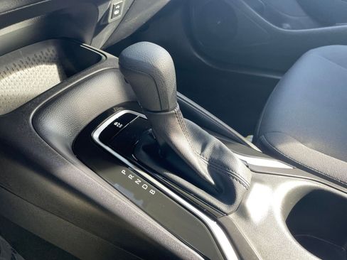 Used 2025 Toyota Corolla LE image 40