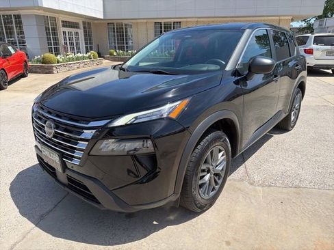 Used 2024 Nissan Rogue S image 2