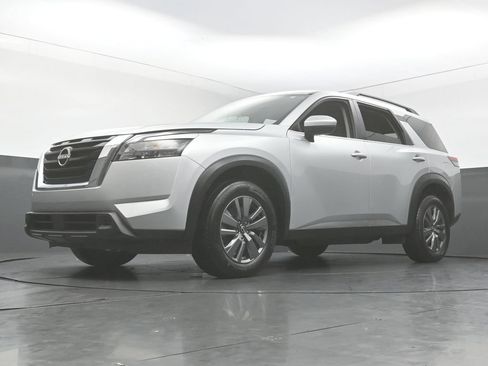 Used 2025 Nissan Pathfinder SV AWD/4WD image 44