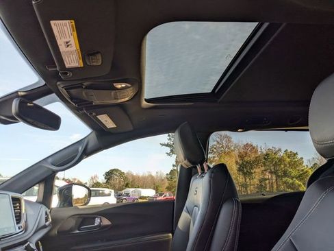 New 2026 Chrysler Pacifica Select w/ S Appearance Package FWD image 25