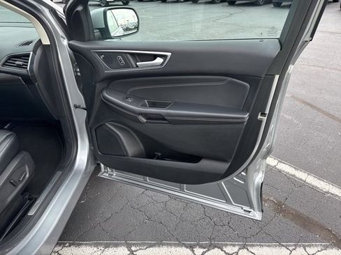 Used 2024 Ford Edge Titanium image 28