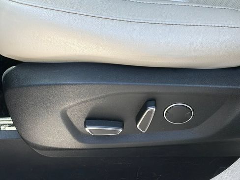 Used 2018 Ford Edge Titanium w/ Equipment Group 302A FWD image 6