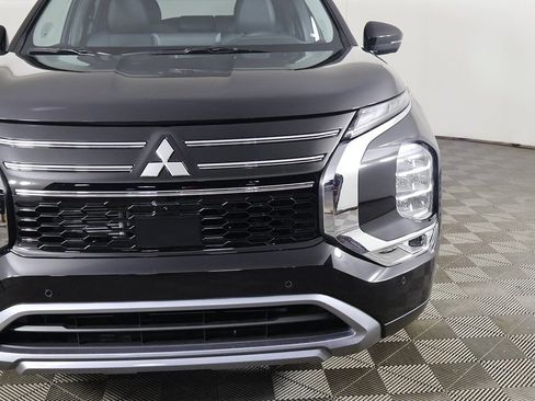 New 2026 Mitsubishi Outlander SE image 14
