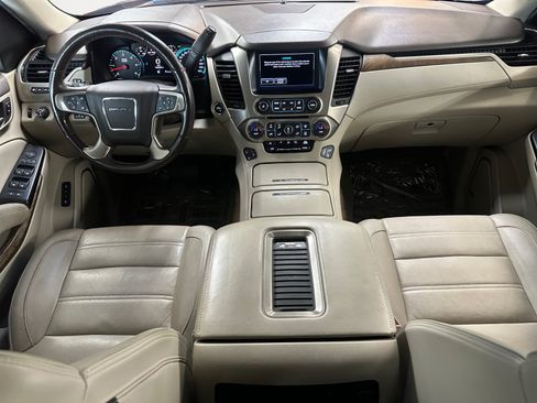 Used 2018 GMC Yukon Denali w/ Denali Ultimate Package AWD/4WD image 3