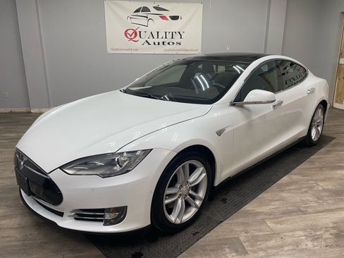Used 2015 Tesla Model S 70 image 1