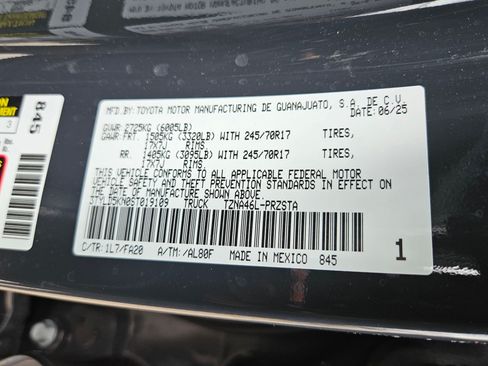 Used 2025 Toyota Tacoma SR AWD/4WD image 34