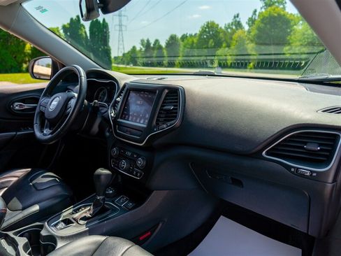 Used 2019 Jeep Cherokee Trailhawk AWD/4WD image 19