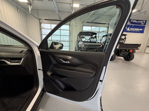 Used 2024 GMC Terrain SLT image 26