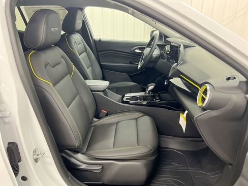 Used 2025 Chevrolet Trax ACTIV w/ Driver Confidence Package FWD image 21