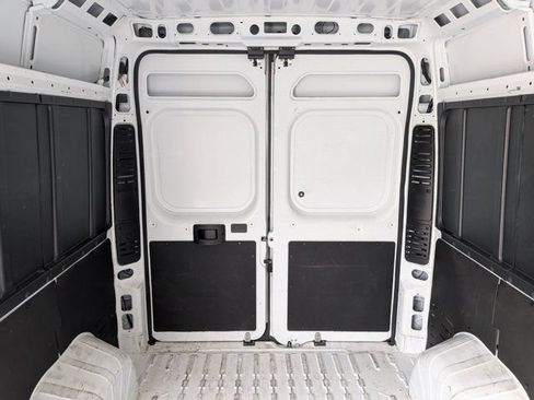 Used 2025 RAM ProMaster 2500 w/ Convenience Group FWD image 9