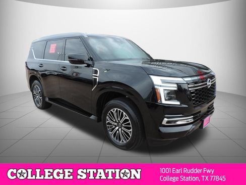 Used 2025 Nissan Armada SL RWD image 3