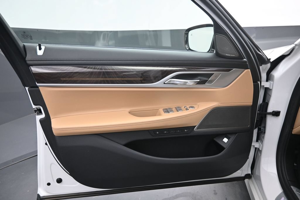 Used 2019 BMW 750i w/ Executive Package RWD image 5