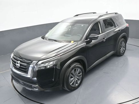 Used 2025 Nissan Pathfinder SV image 49