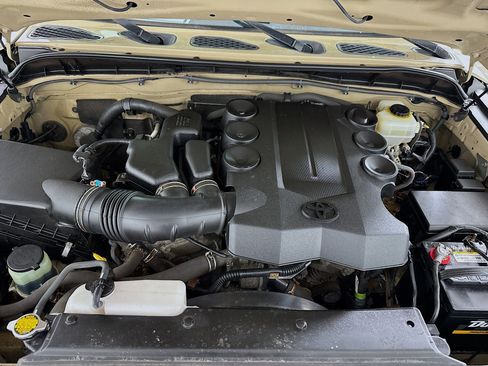 Used 2014 Toyota FJ Cruiser 4WD w/ Upgrade Package image 10