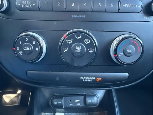 Used 2018 Kia Soul Base image 13