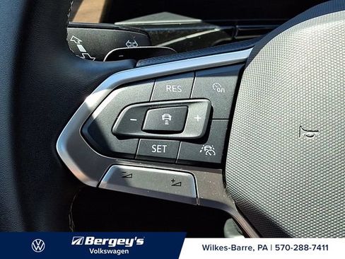 Used 2025 Volkswagen Atlas SE AWD/4WD image 23