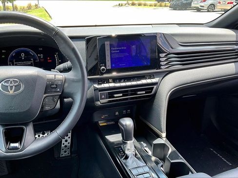 Used 2025 Toyota Camry SE w/ Convenience Package AWD/4WD image 8