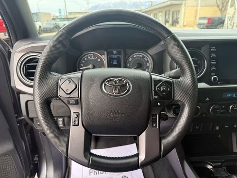 Used 2022 Toyota Tacoma TRD Off-Road image 18