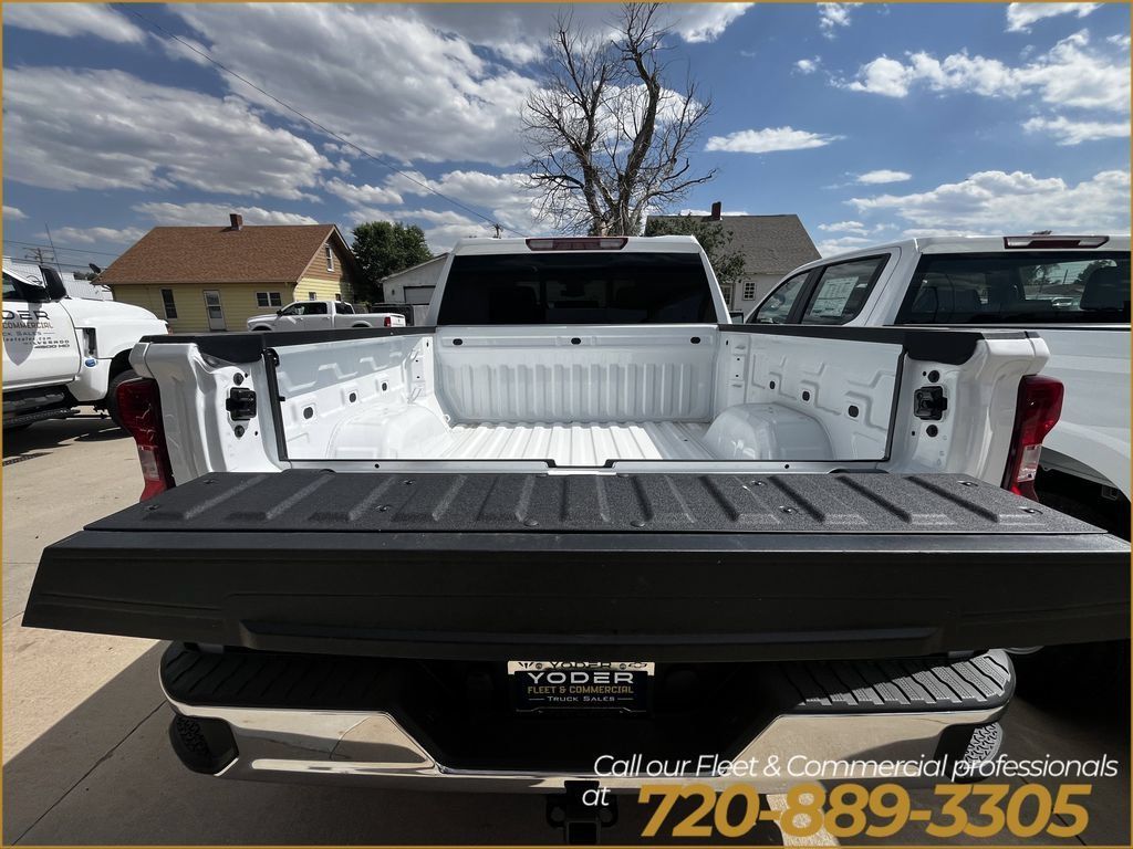 Used 2025 Chevrolet Silverado 1500 LT w/ Leather Package AWD/4WD image 5